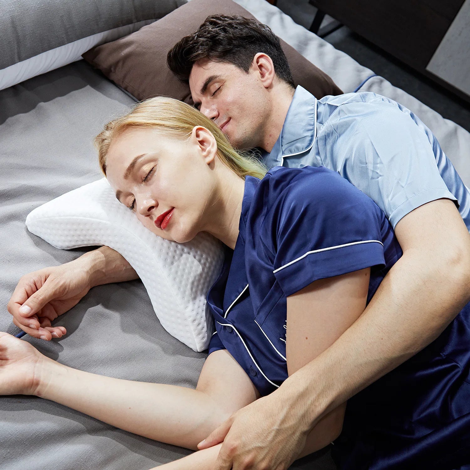 Almohada para dormir cómodamente abrazado a tu  pareja Almohada de espuma viscoelástica